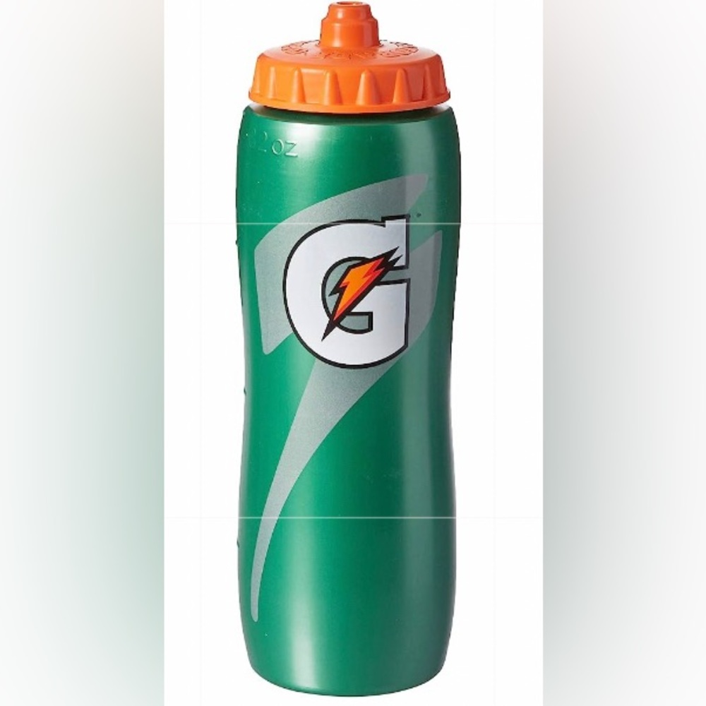 NWT Lot of 6 Gatorade Squirt Bottles 32oz